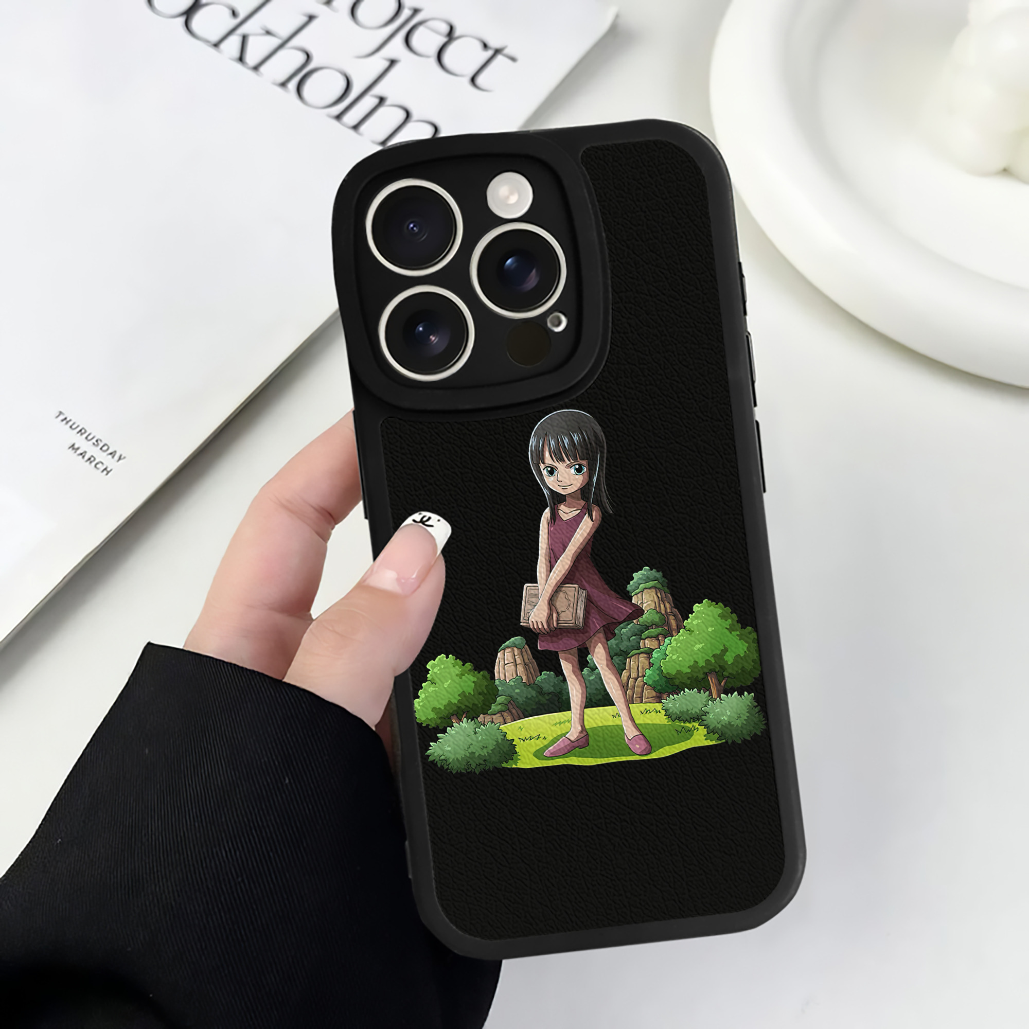（画像用） ワンピース ニコ・ロビン ONE PIECE Nico Robin 【iPhone 16シリーズ対応】シリコンスマホケース（レザー調） 材質：シリコン